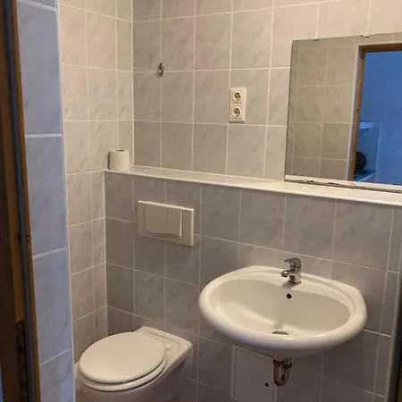 Apartment 2 Fliegerhorst Walrus - Gutes Schlichtes Ferienzimmer